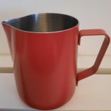 Tejhabosító/ Kiöntő piros 590 ml 