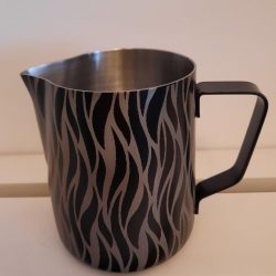 Tejhabosító/ Kiöntő levél mintás 590 ml 