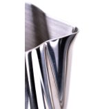 Tejhabosító/ Kiöntő inox  speciális kifolyós 590ml